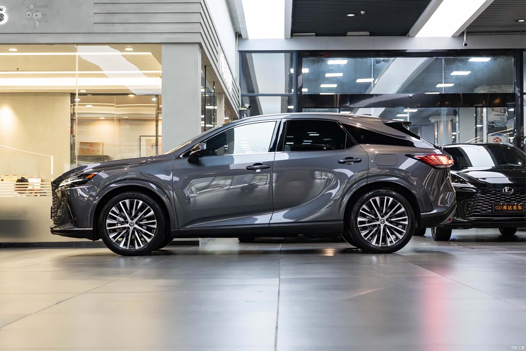 Lexus RX, 2023 4