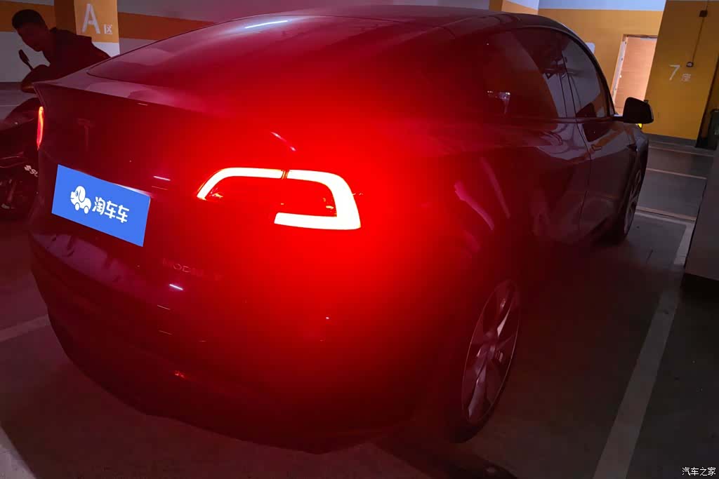 Tesla Model Y, 2023 3