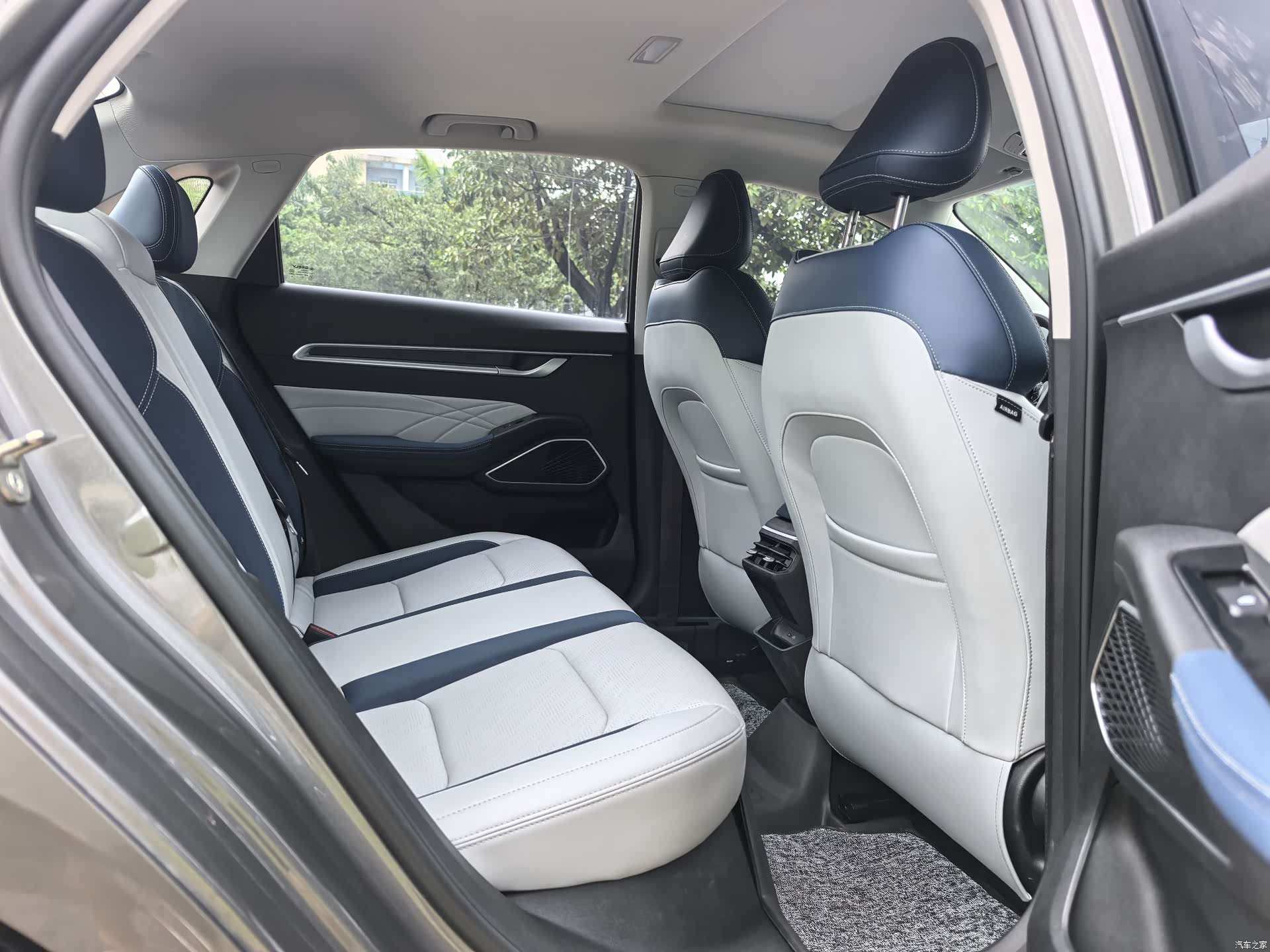 Geely Emgrand, 2022 8