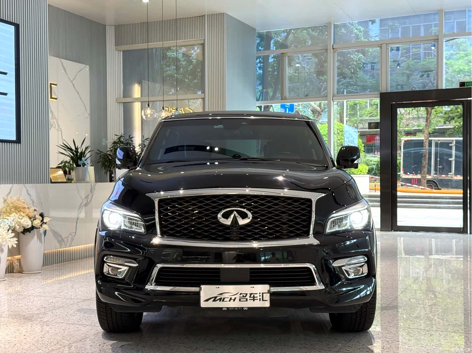 Infiniti QX80, 2017 2