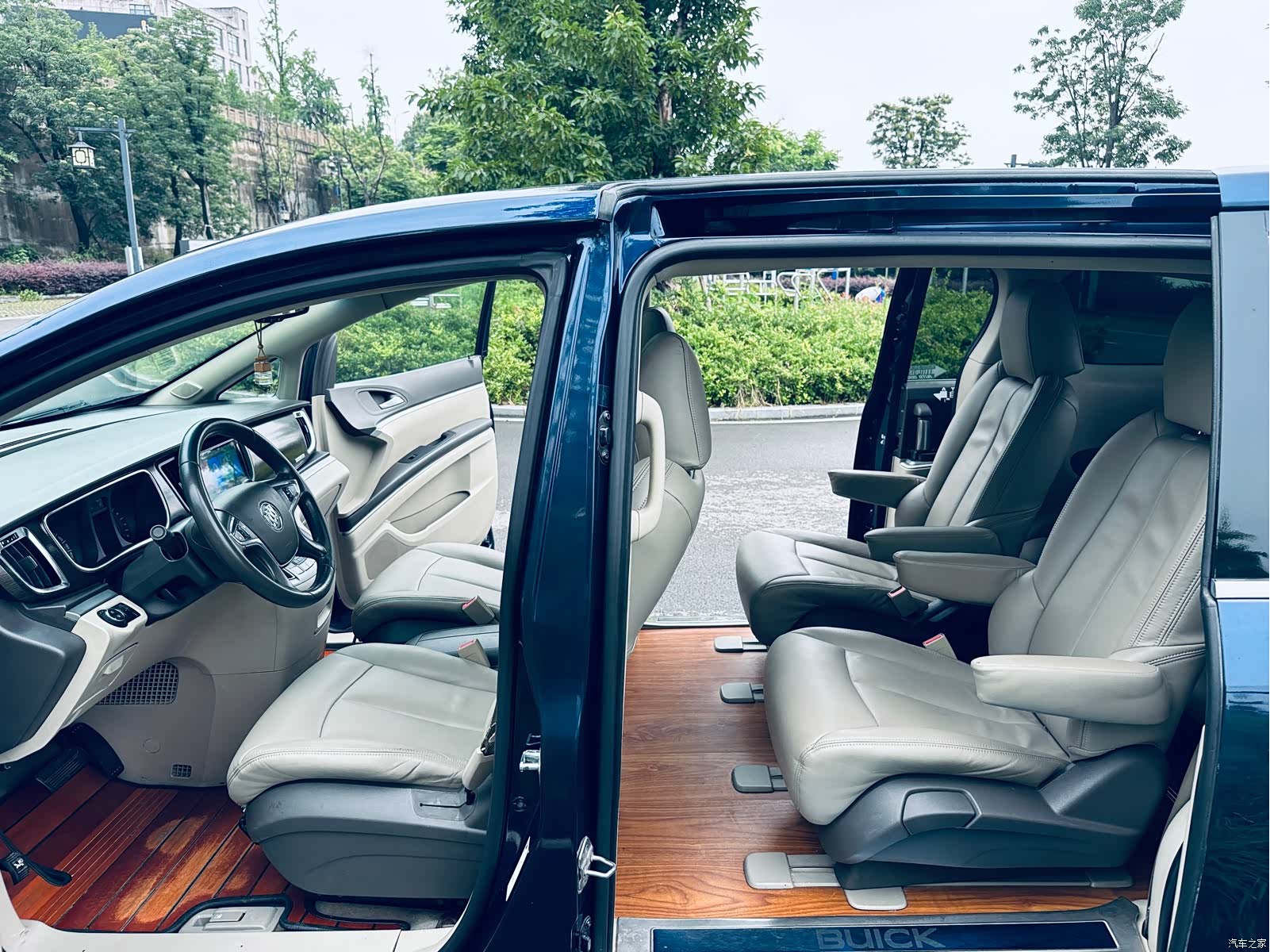Buick GL8, 2013 8