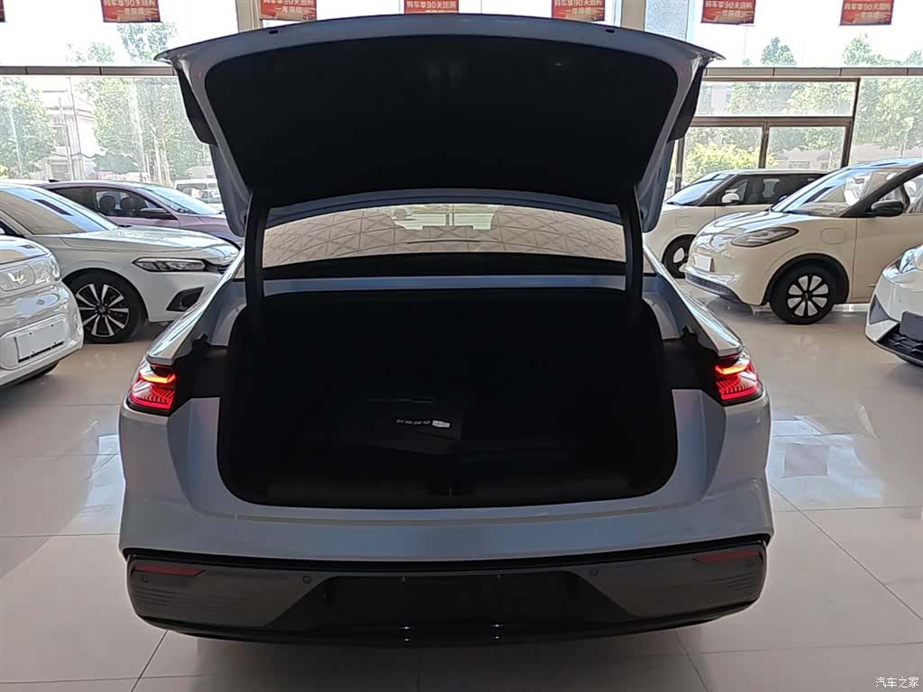 Geely 8, 2026 19