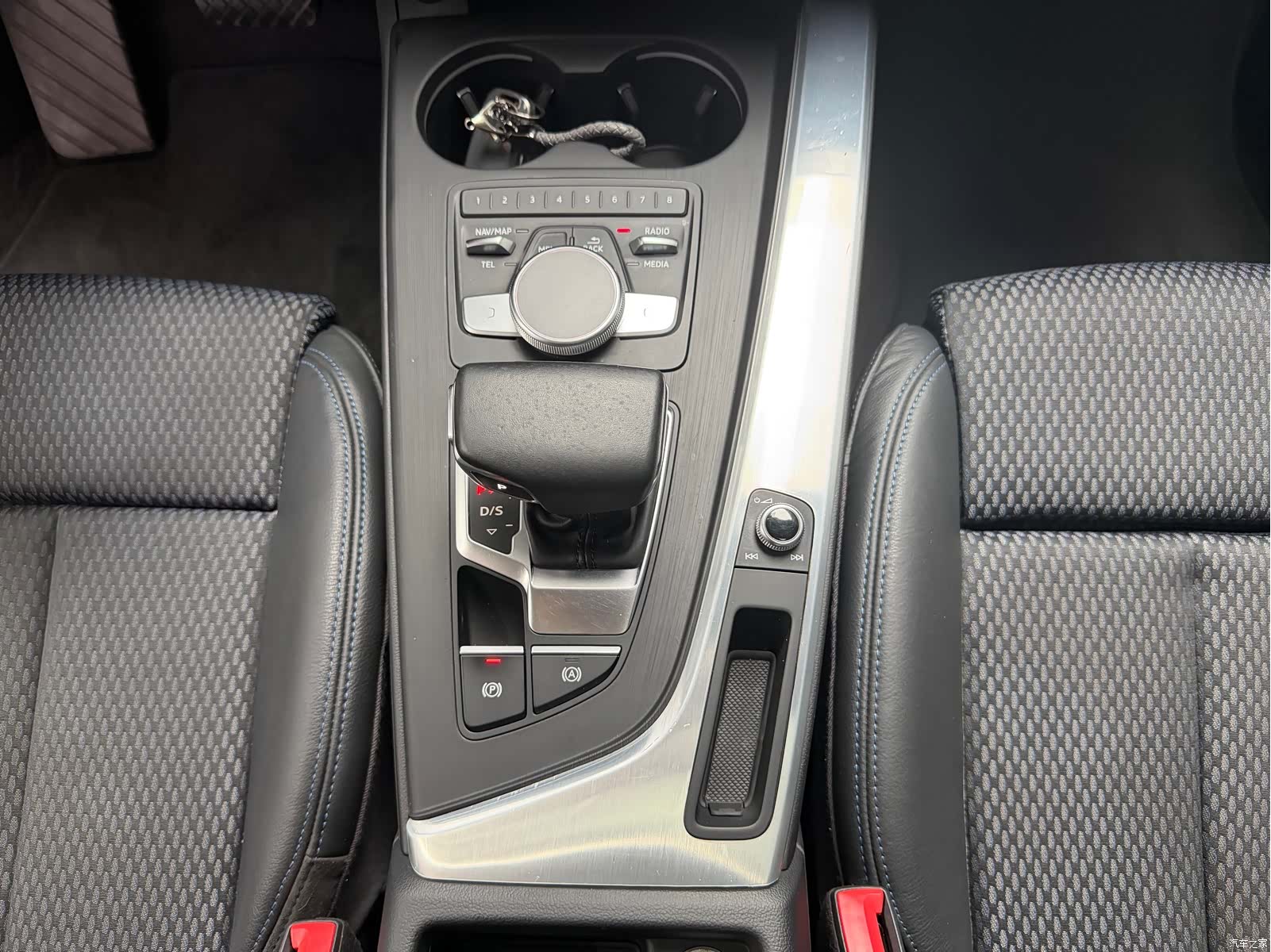 Audi A4L, 2018 9