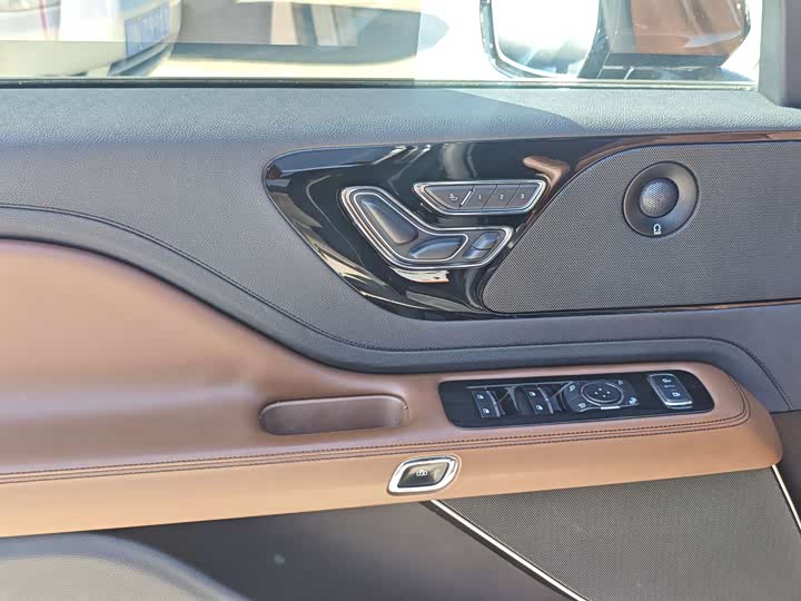 Lincoln Aviator, 2020 года фото 15