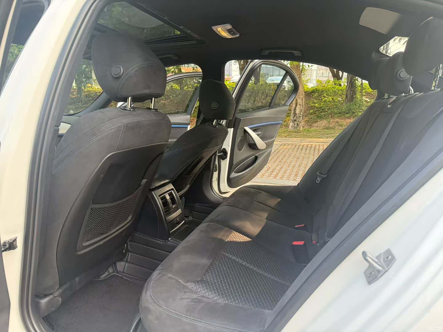 BMW 3 Series, 2018 все фото