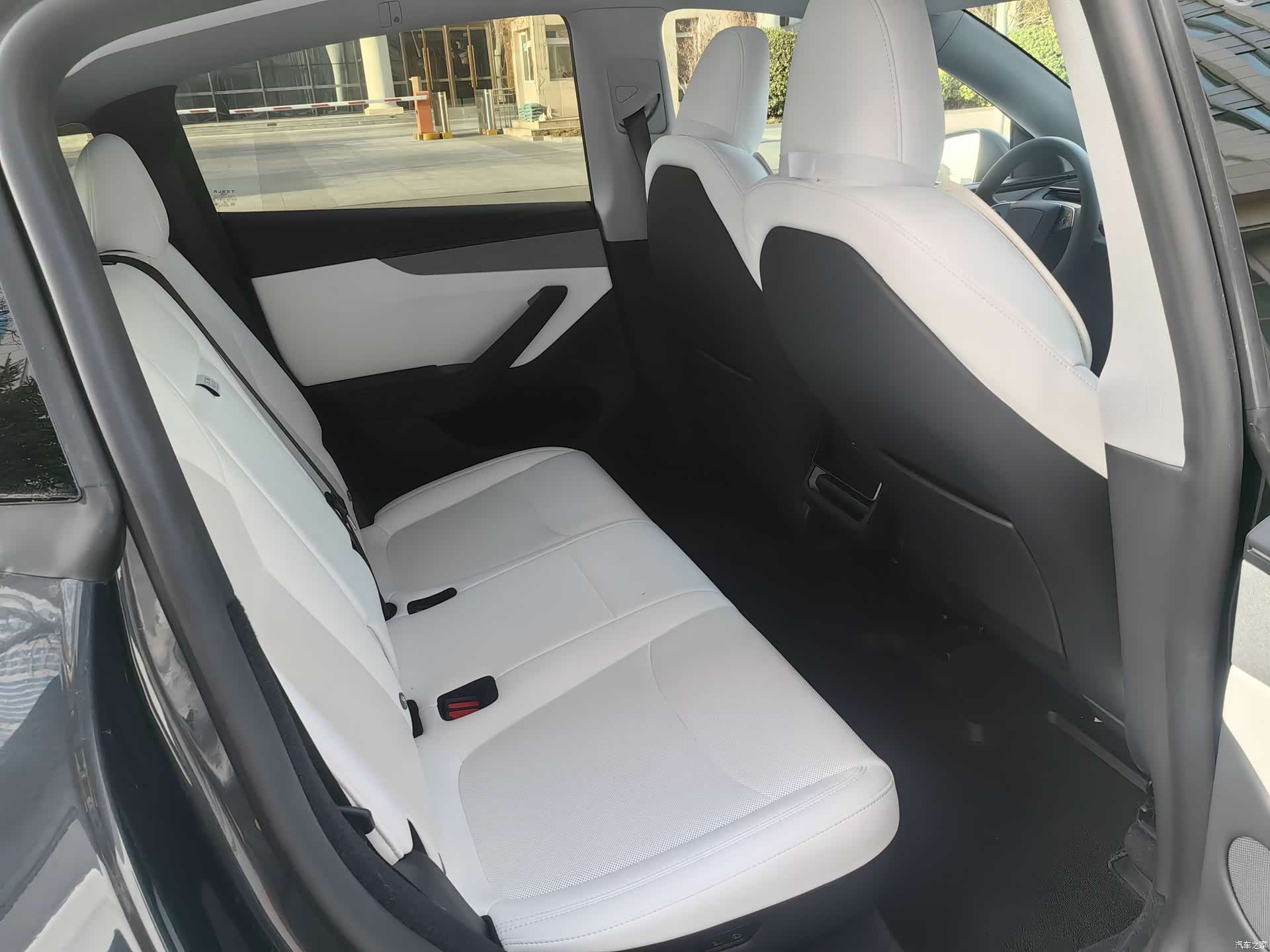 Tesla Model Y, 2025 13