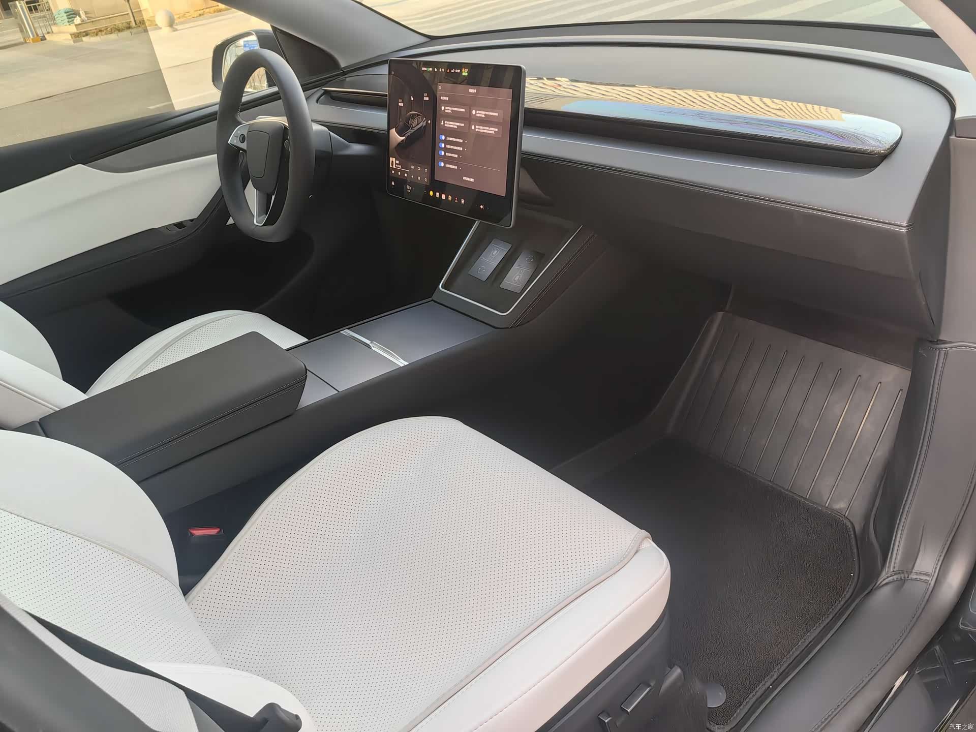 Tesla Model Y, 2025 10