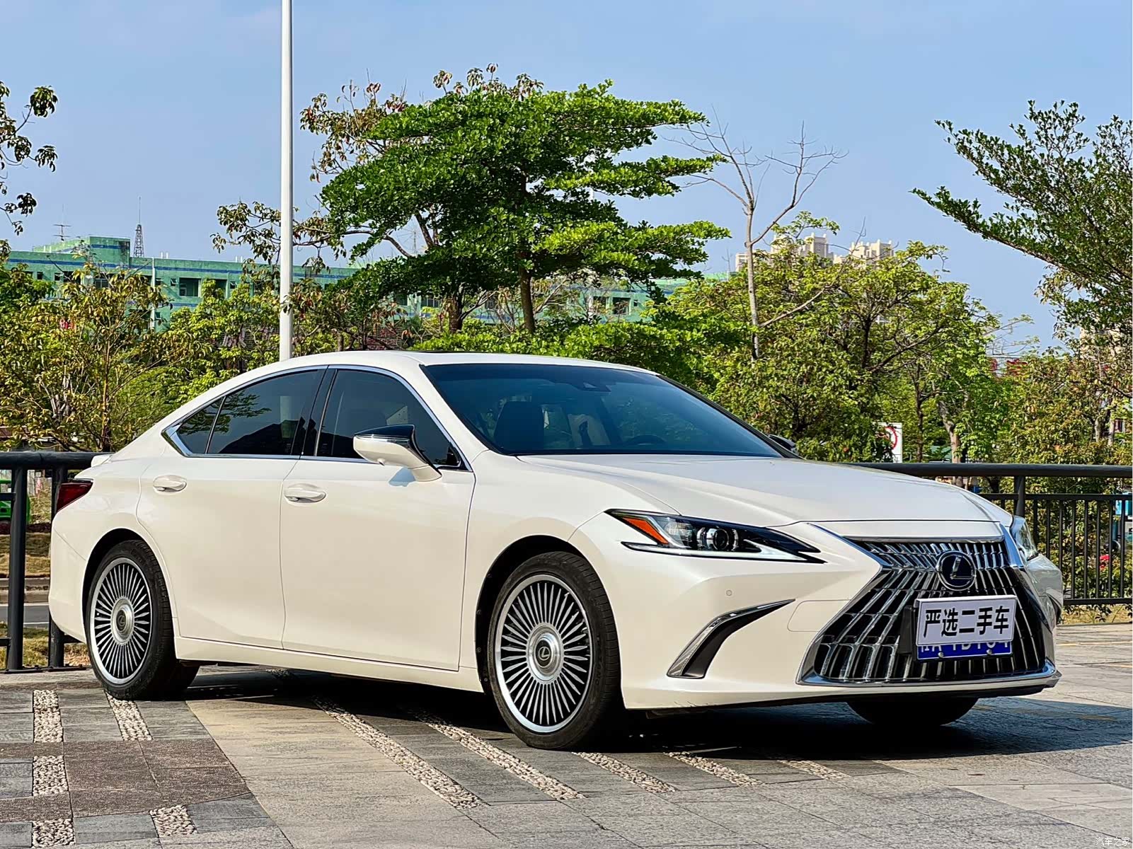 Lexus ES, 2020 3