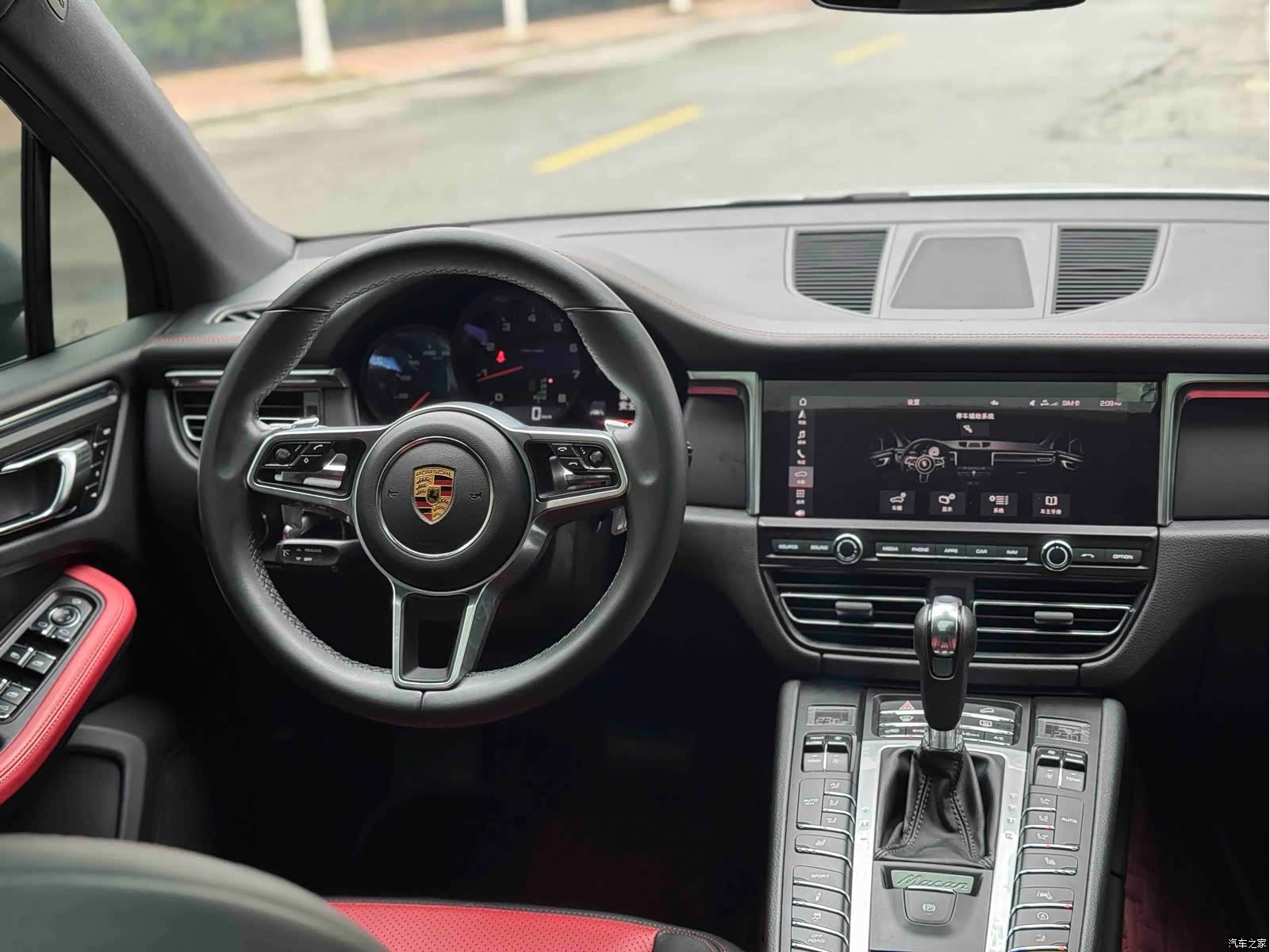 Porsche Macan, 2020 все фото
