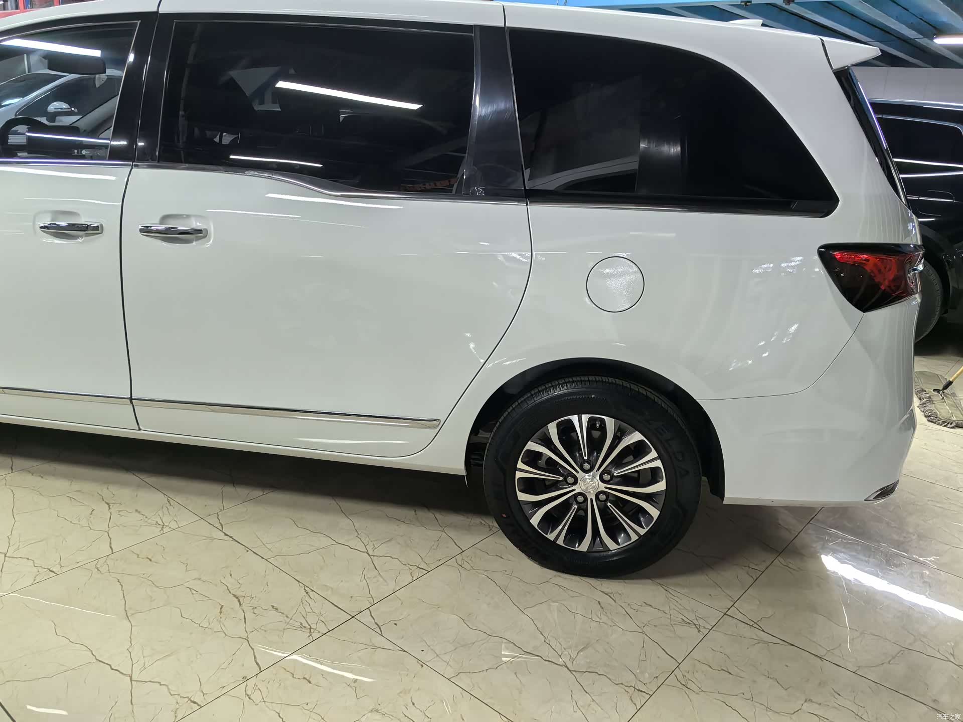 Buick GL8, 2022 4