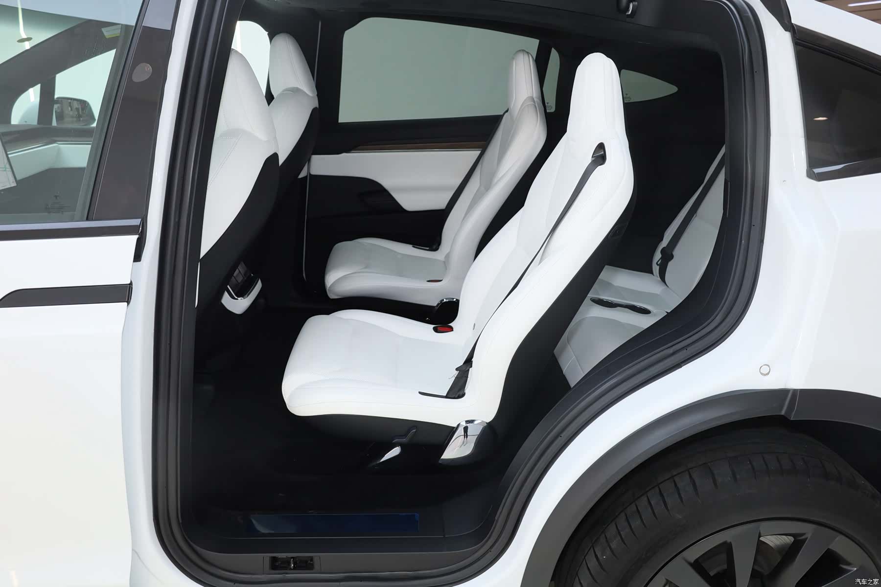 Tesla Model X, 2023 14