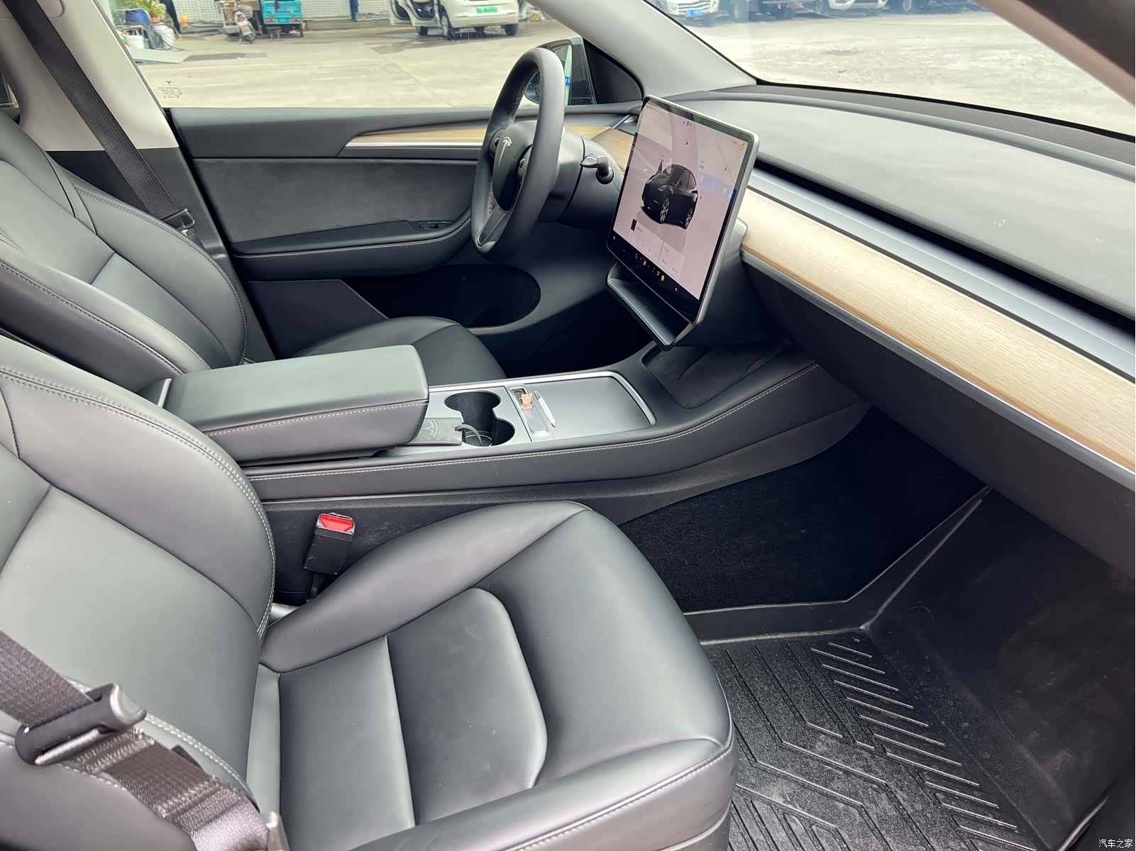 Tesla Model Y, 2023 9