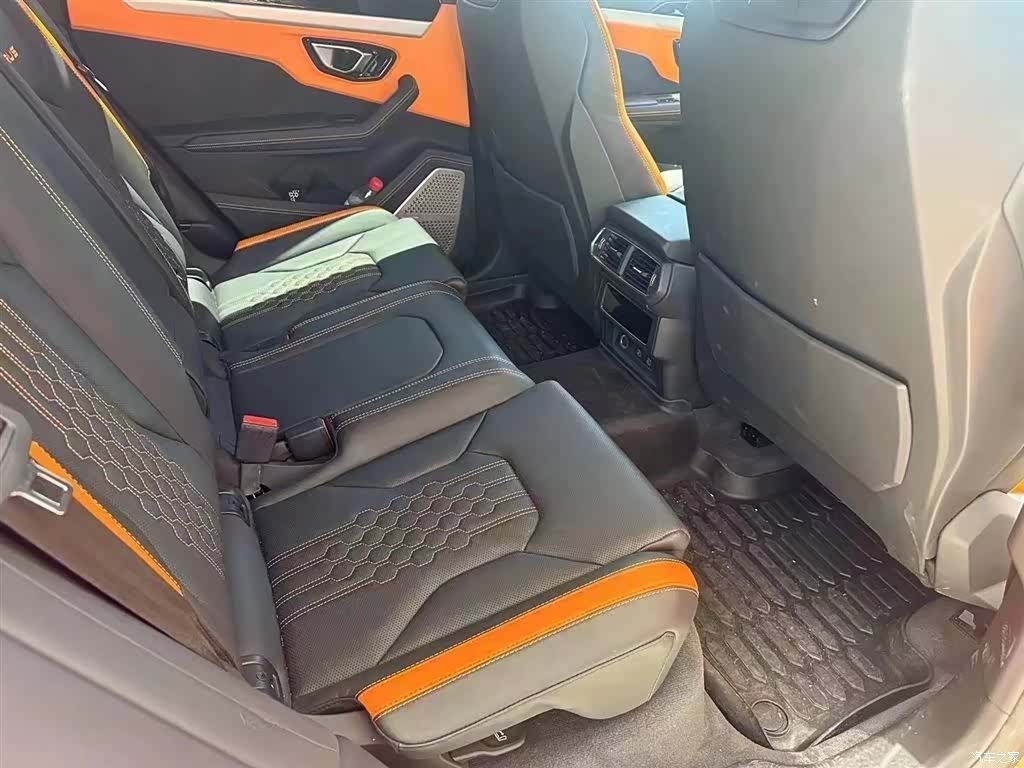Lamborghini Urus, 2023 все фото