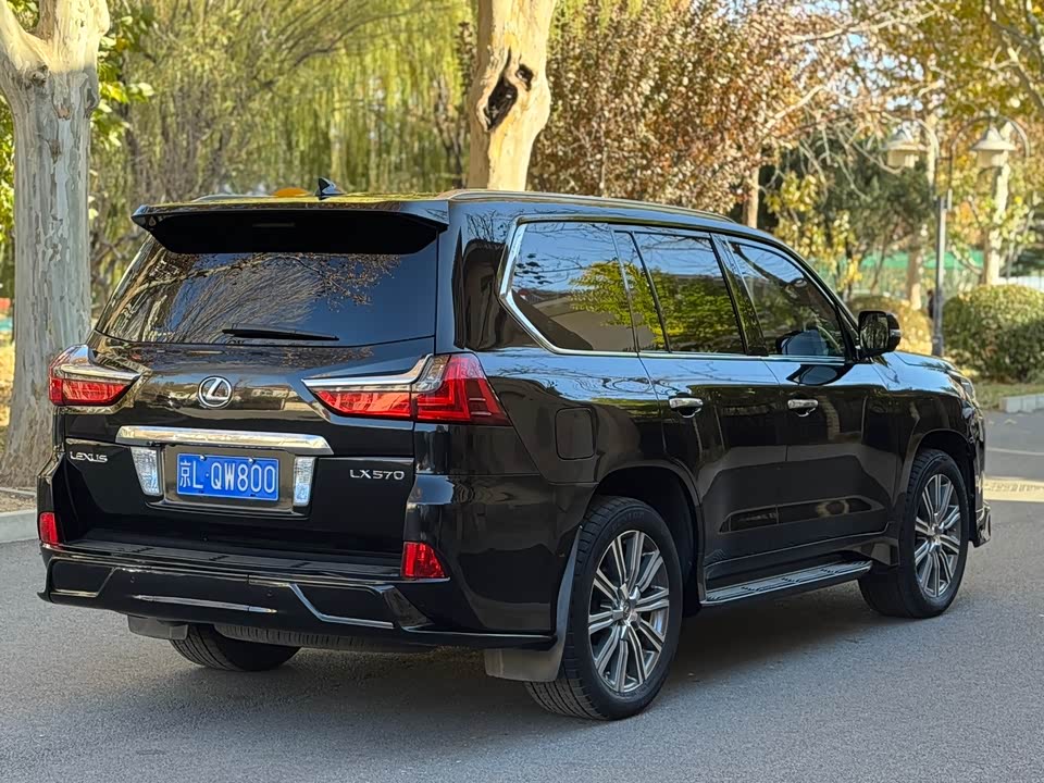 Lexus LX