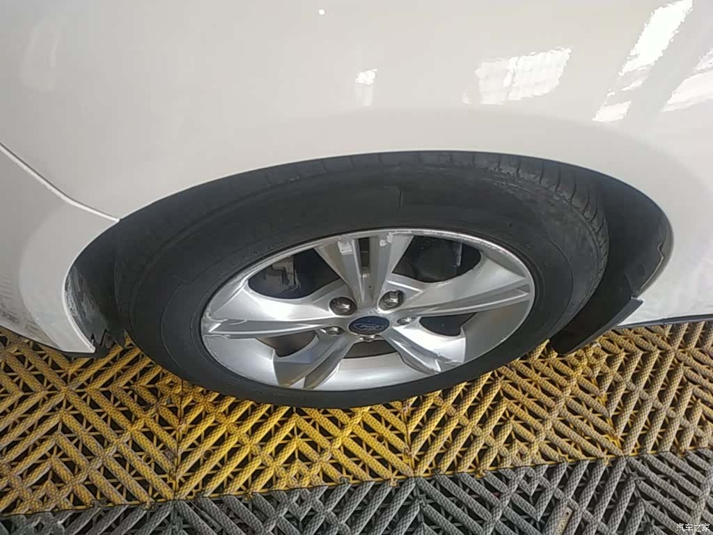 Ford Focus, 2015 23