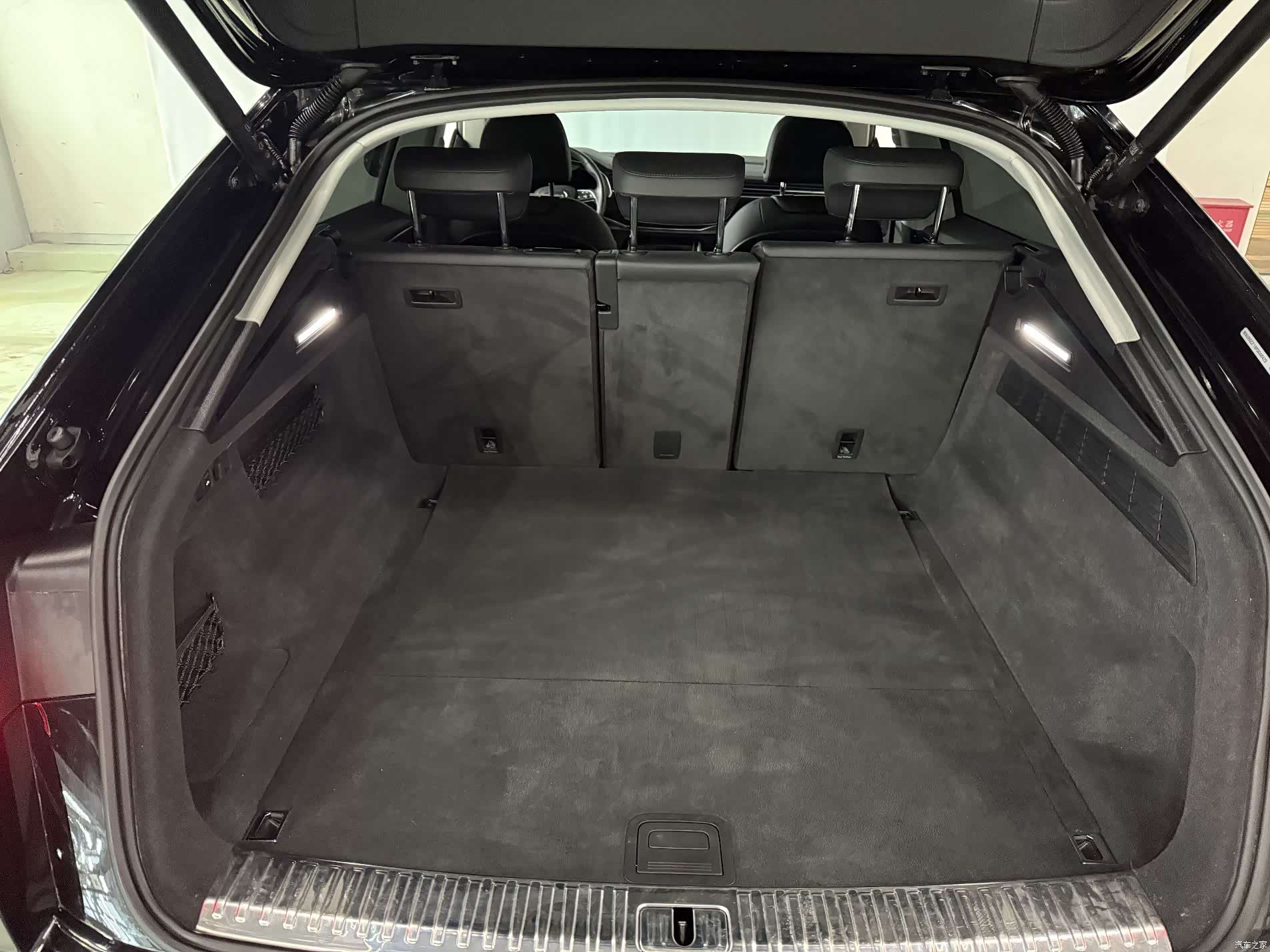 Audi Q8, 2023 6