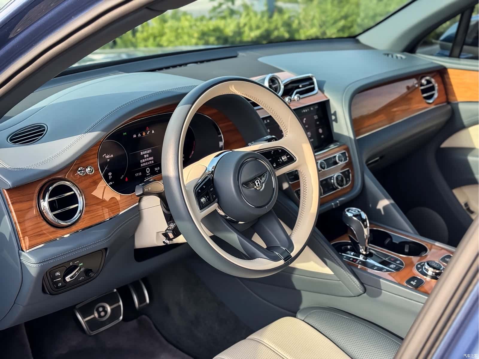 Bentley Bentayga, 2021 4