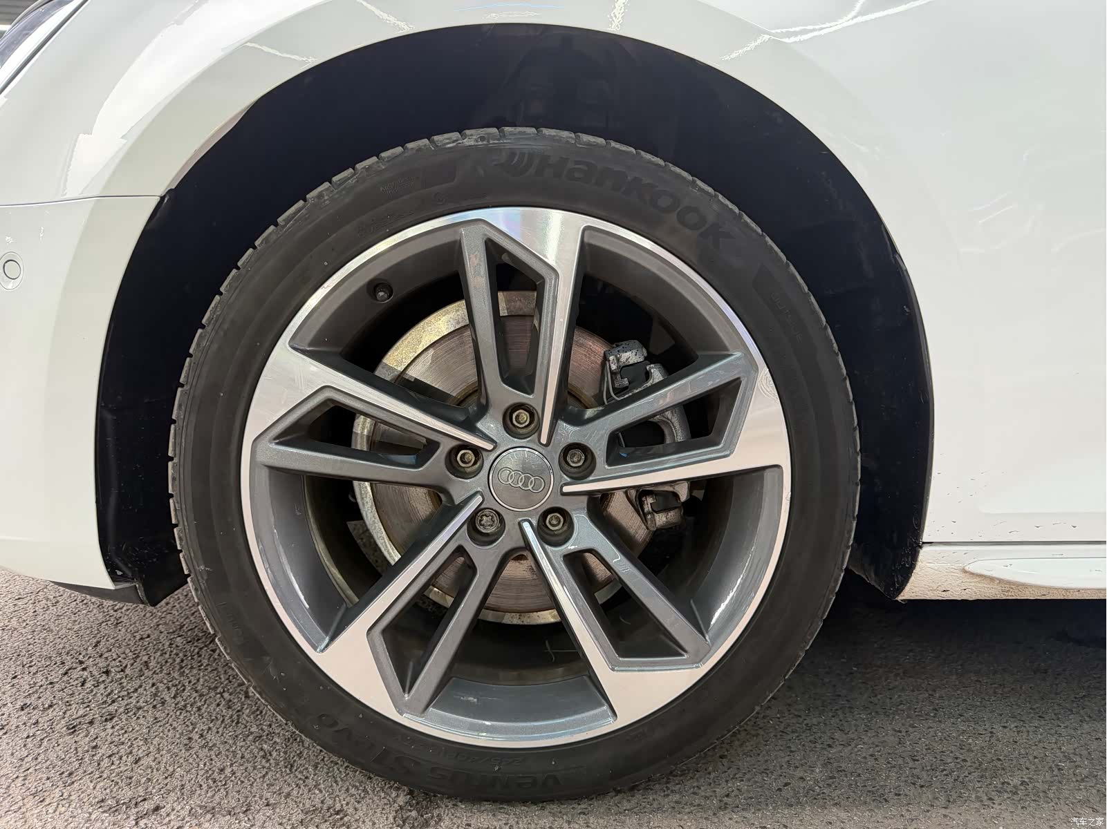 Audi A4L, 2018 все фото