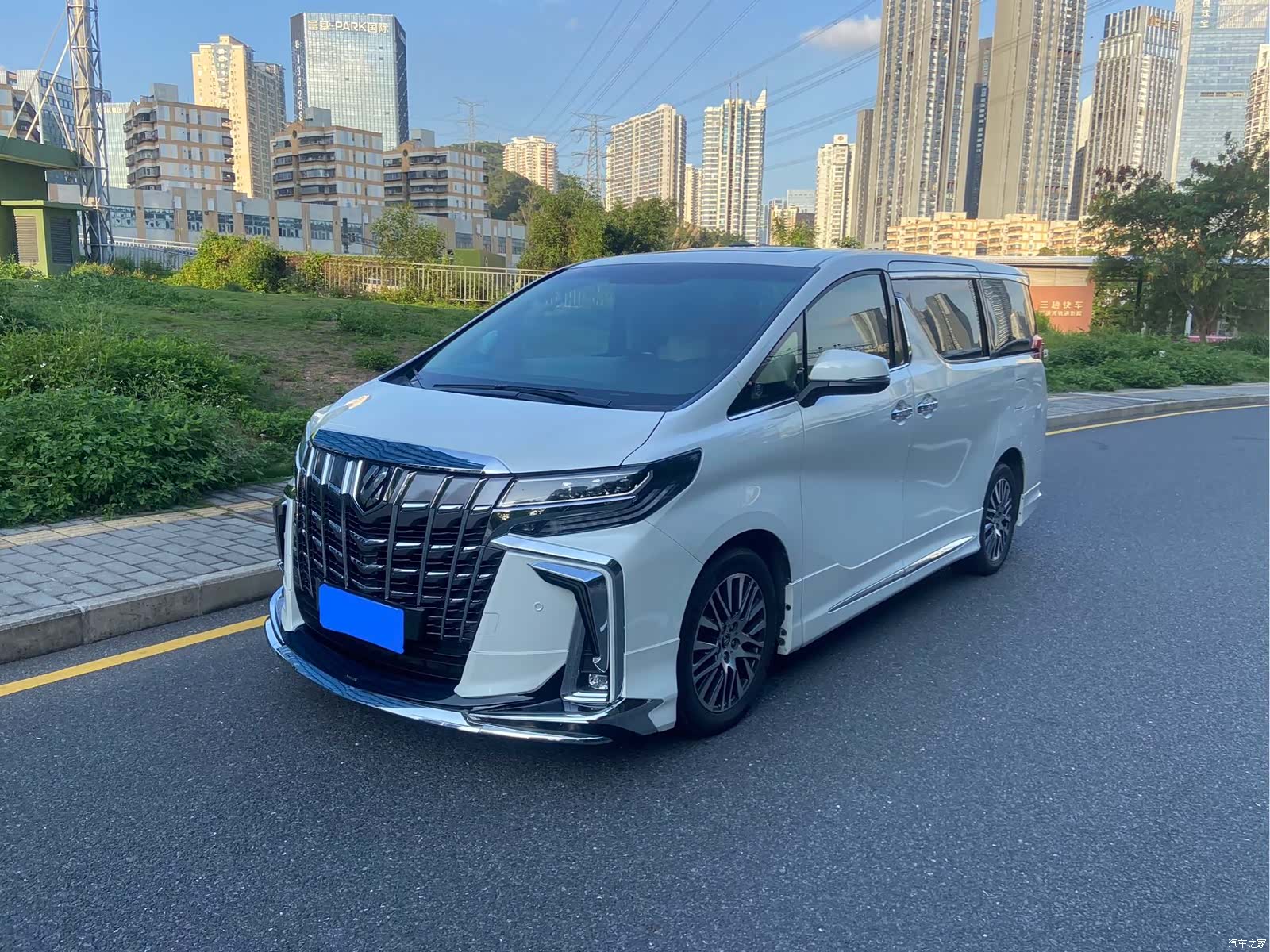 Toyota Alphard, 2016 1
