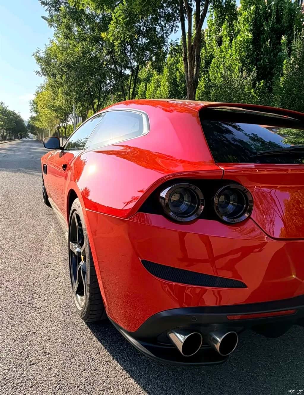 Ferrari GTC4Lus, 2018 6