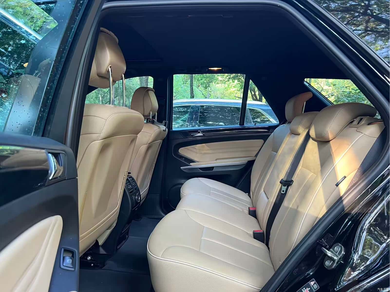 Mercedes-Benz M-Class, 2011 9