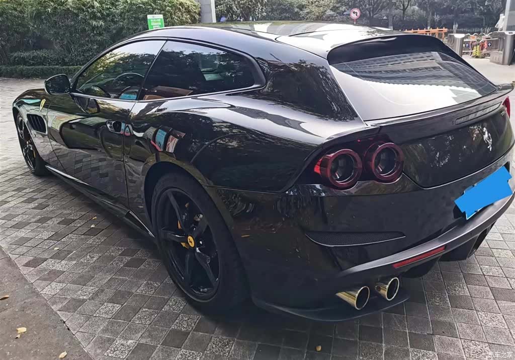 Ferrari GTC4Lus, 2018 6