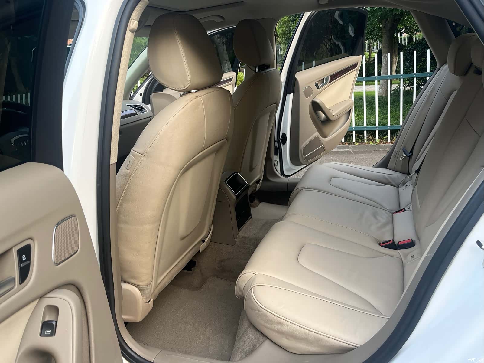 Audi A4L, 2011 6