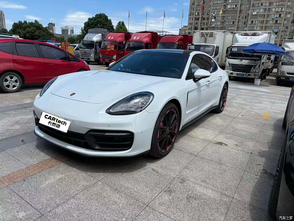 Porsche Panamera, 2022 1