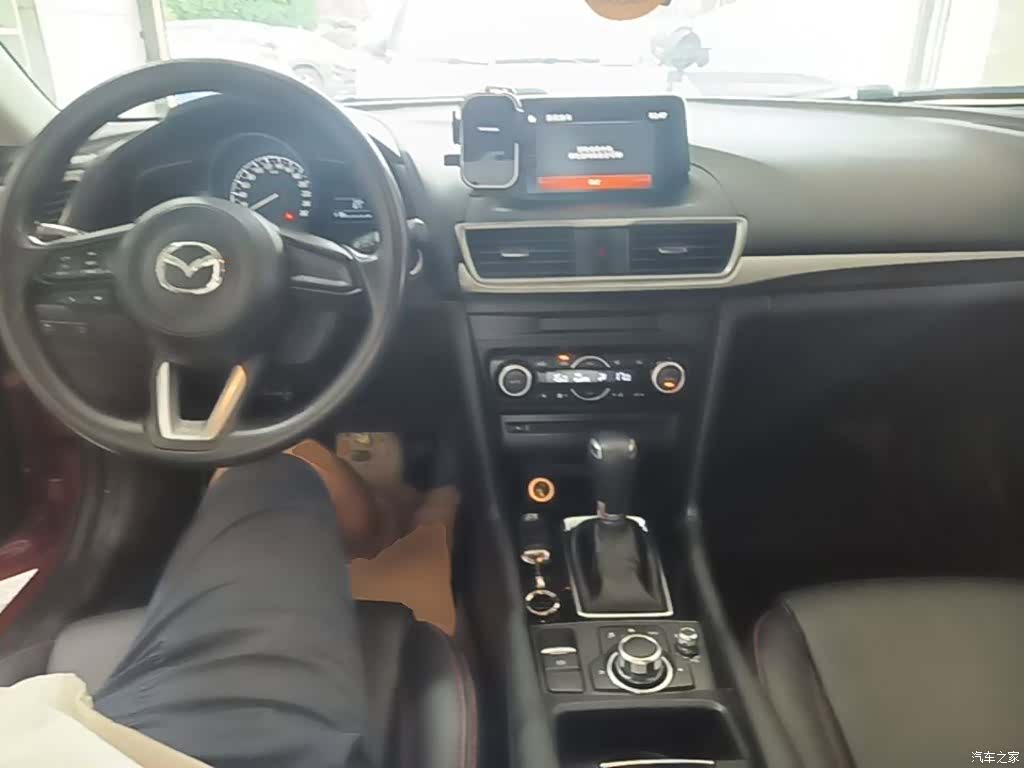 Mazda Mazda3, 2017 10