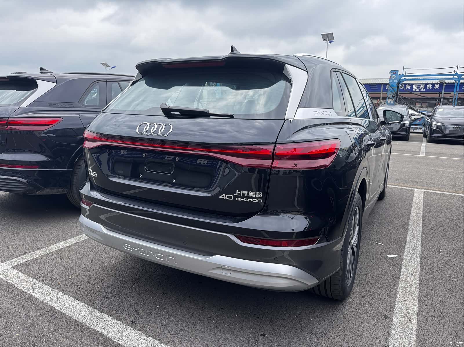 Audi Q5 e-tron, 1900 все фото