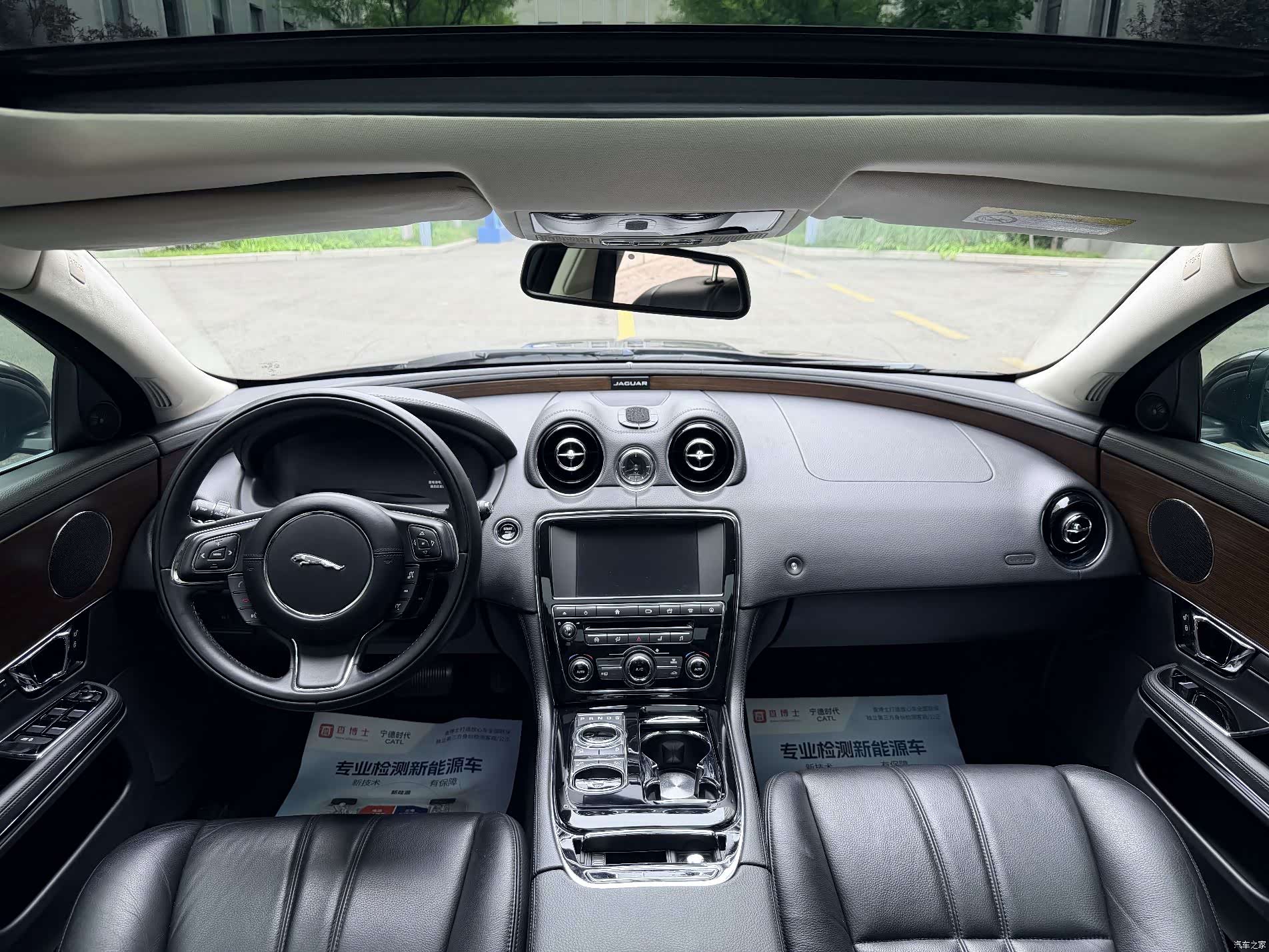 Jaguar XJ, 2016 4