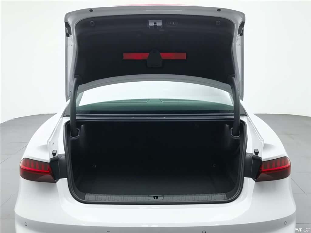 Audi A7L, 2023 4