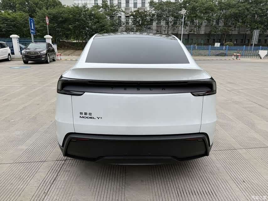Tesla Model Y, 2026 все фото