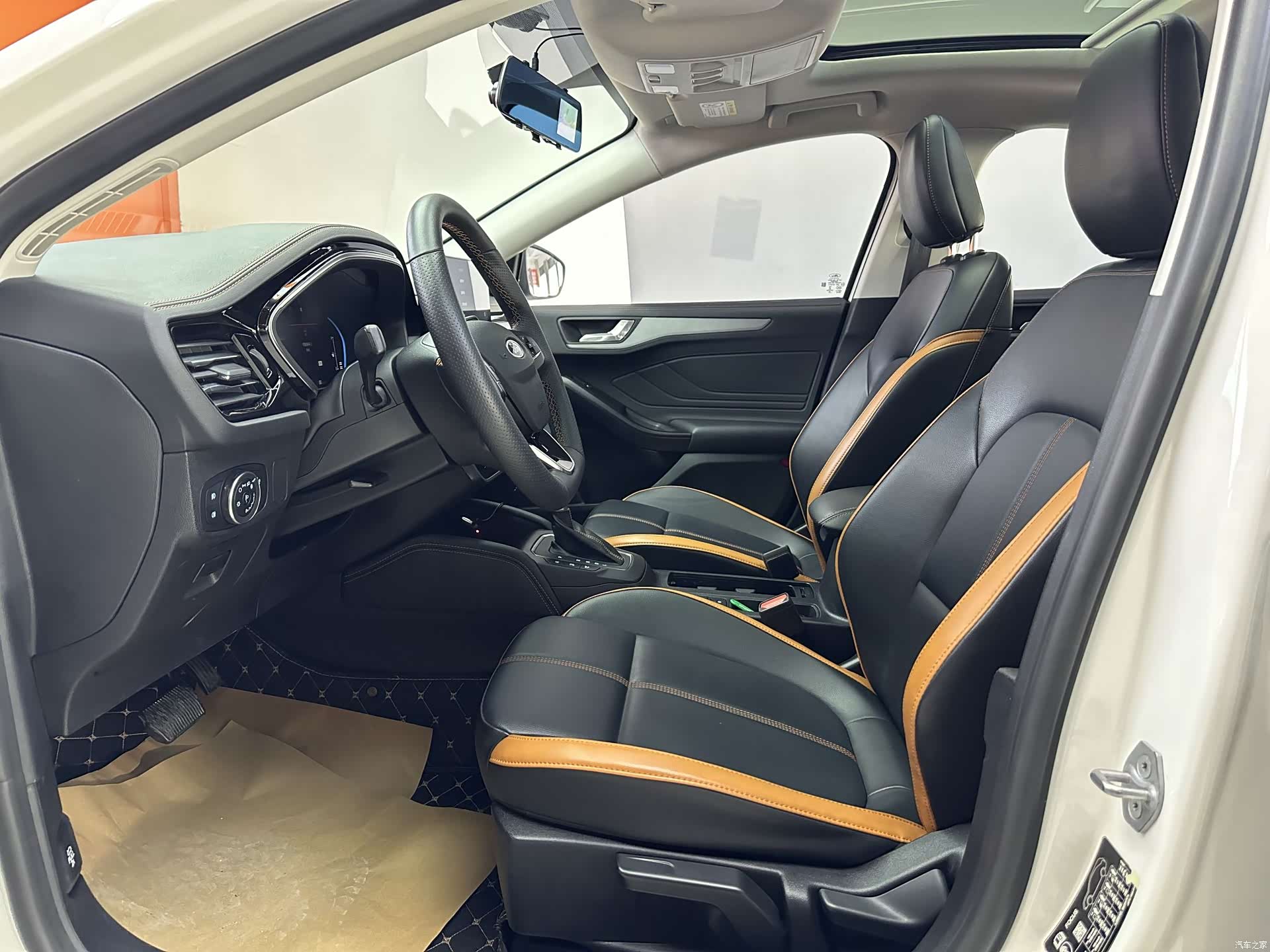 Ford Focus, 2023 14