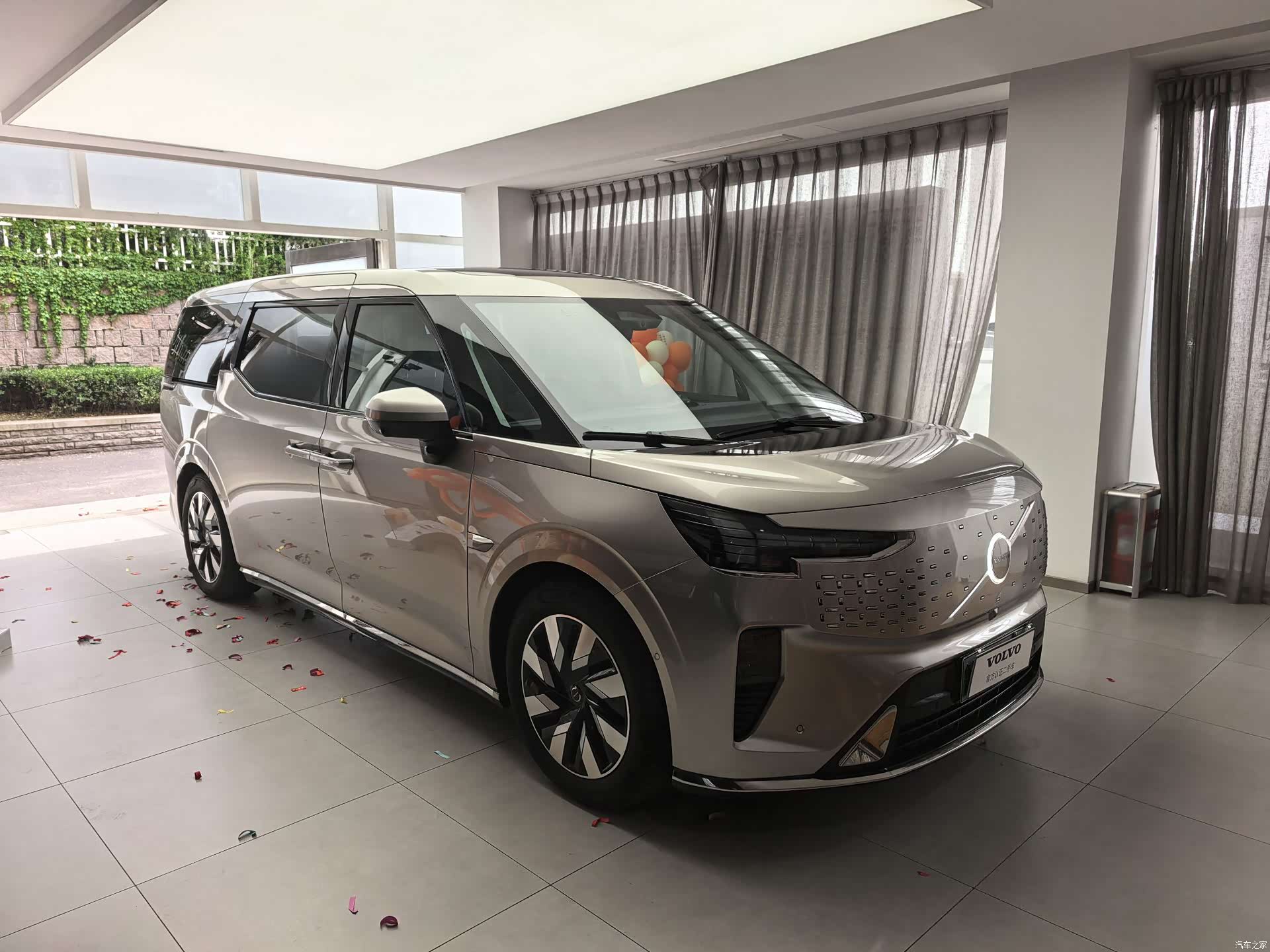Volvo EM90, 2024 3