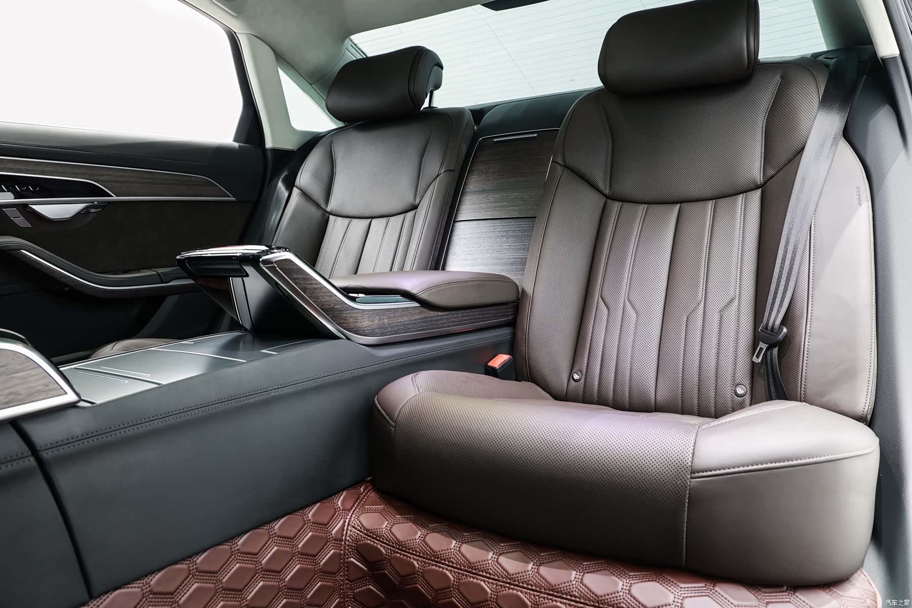 Audi A8L, 2022 12