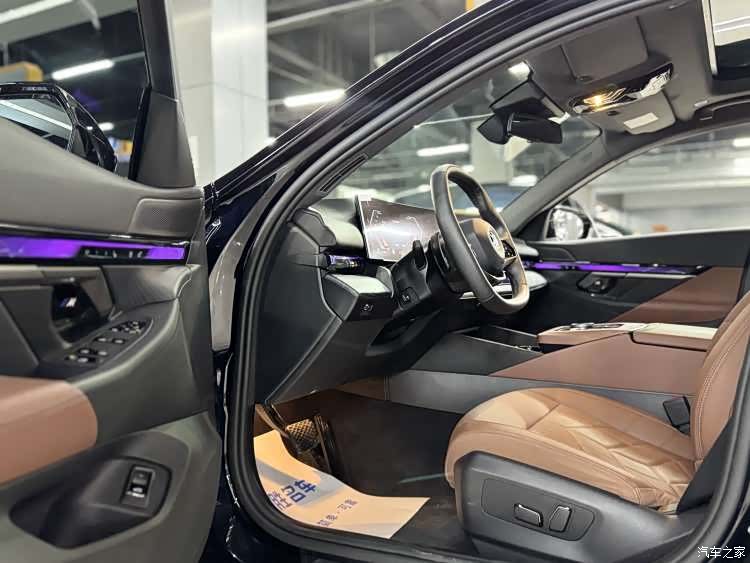 BMW 5 Series, 2025 7
