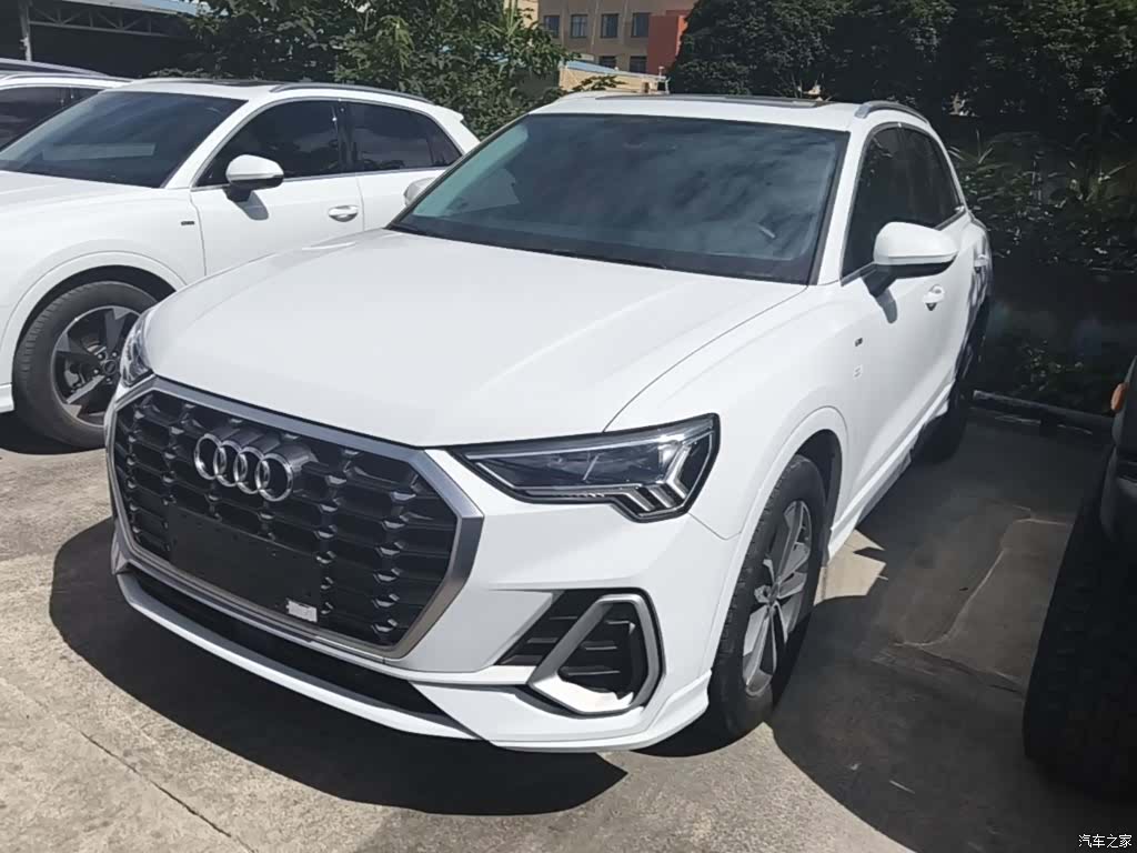 Audi Q3, 2023 2