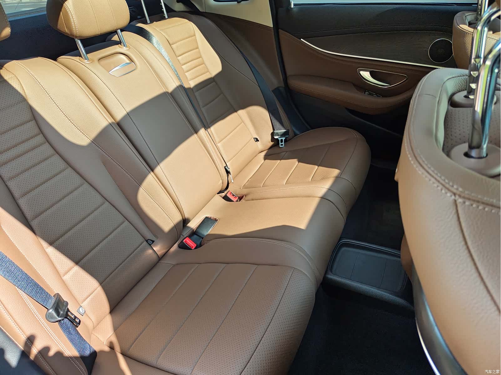 Mercedes-Benz E-Class, 2018 12