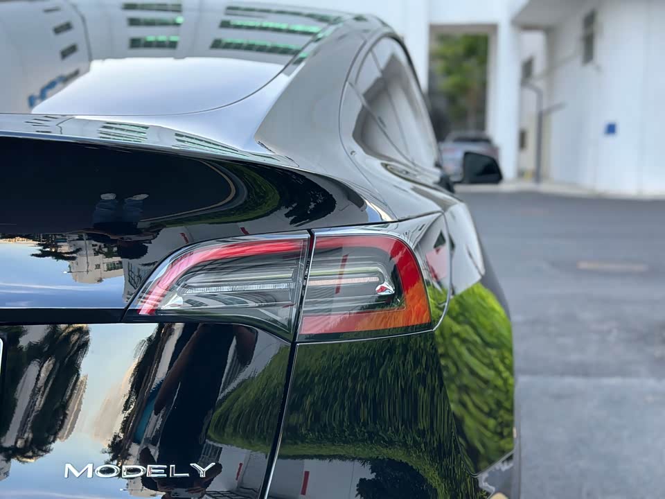 Tesla Model Y Tesla Model Y