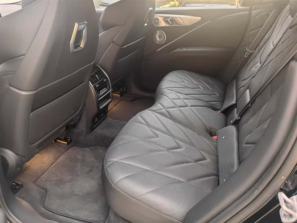 BMW XM, 2025 9