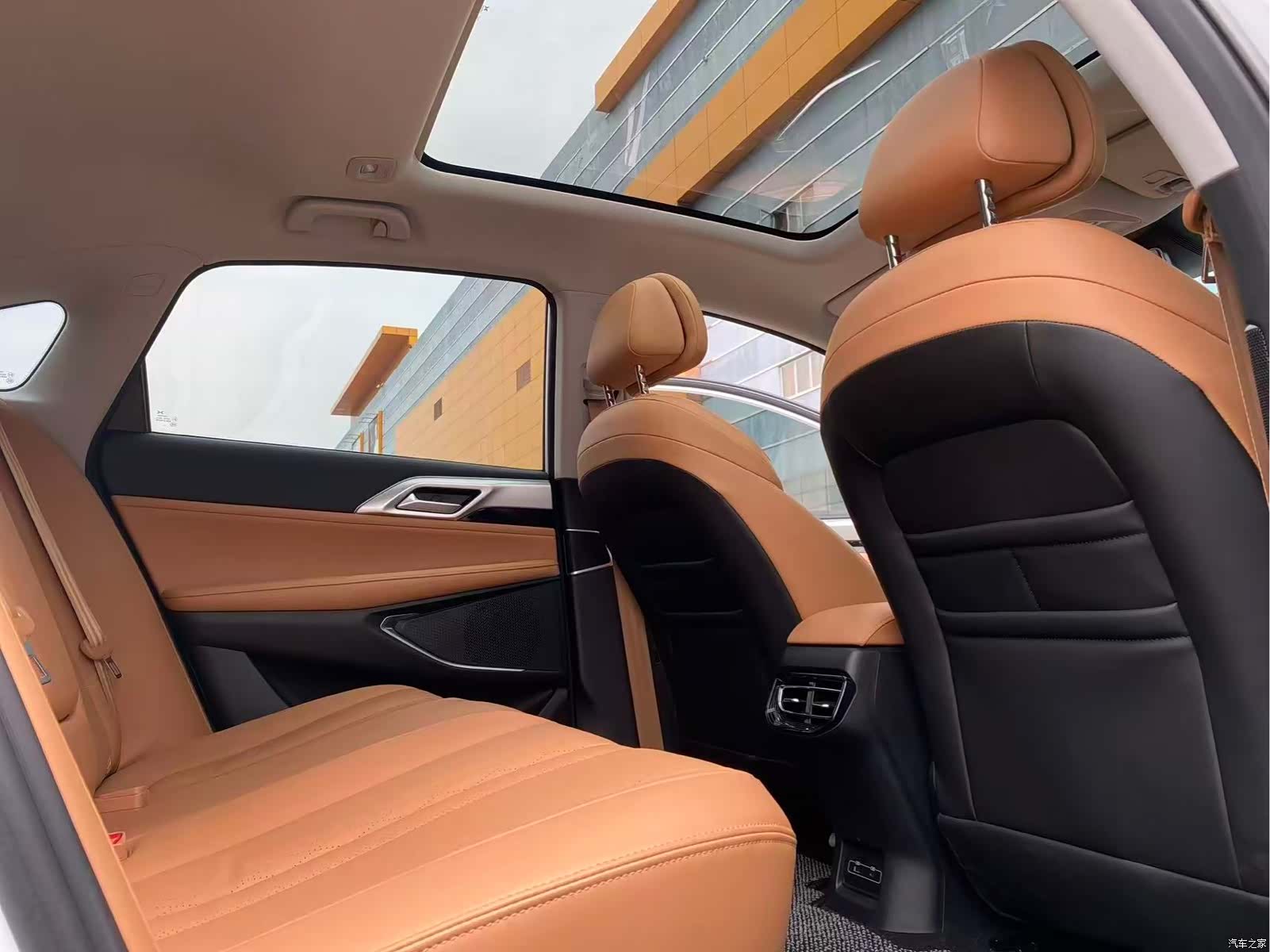 Xpeng P5, 2022 все фото