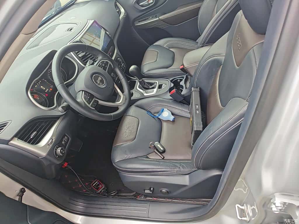 Jeep Cherokee, 2016 15