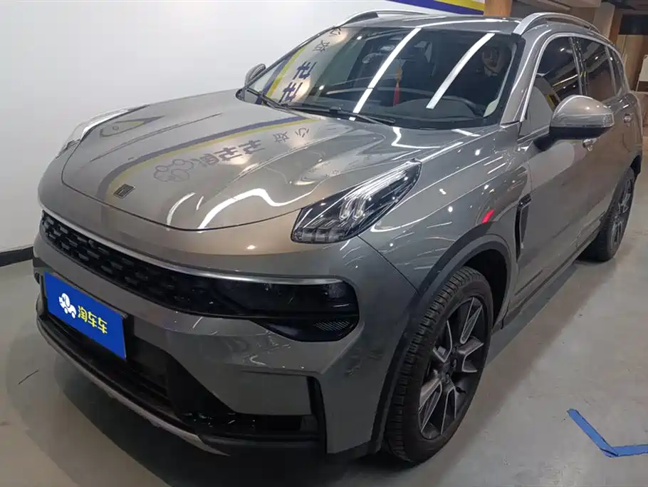 Lynk & Co 01