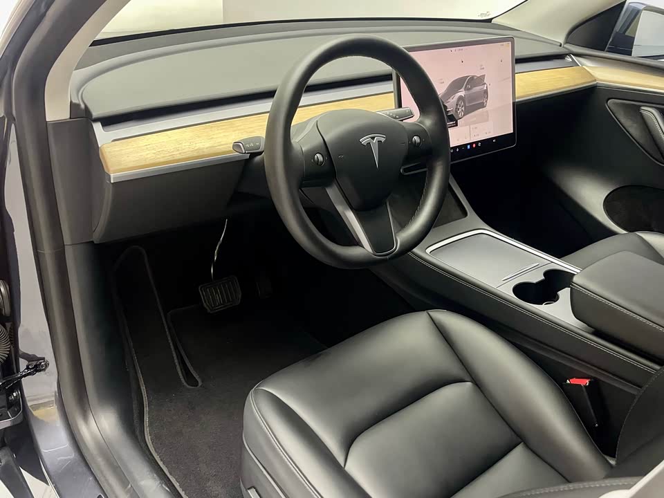 Tesla Model Y Tesla Model Y