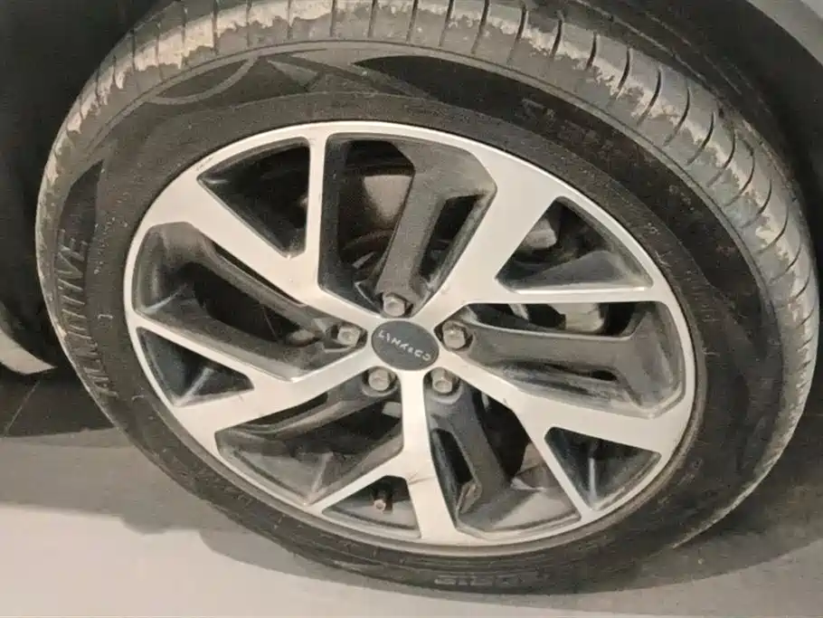 Lynk & Co 01