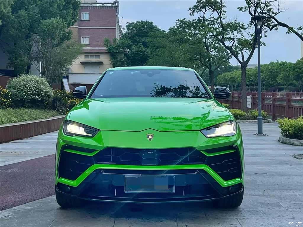 Lamborghini Urus, 2022 2