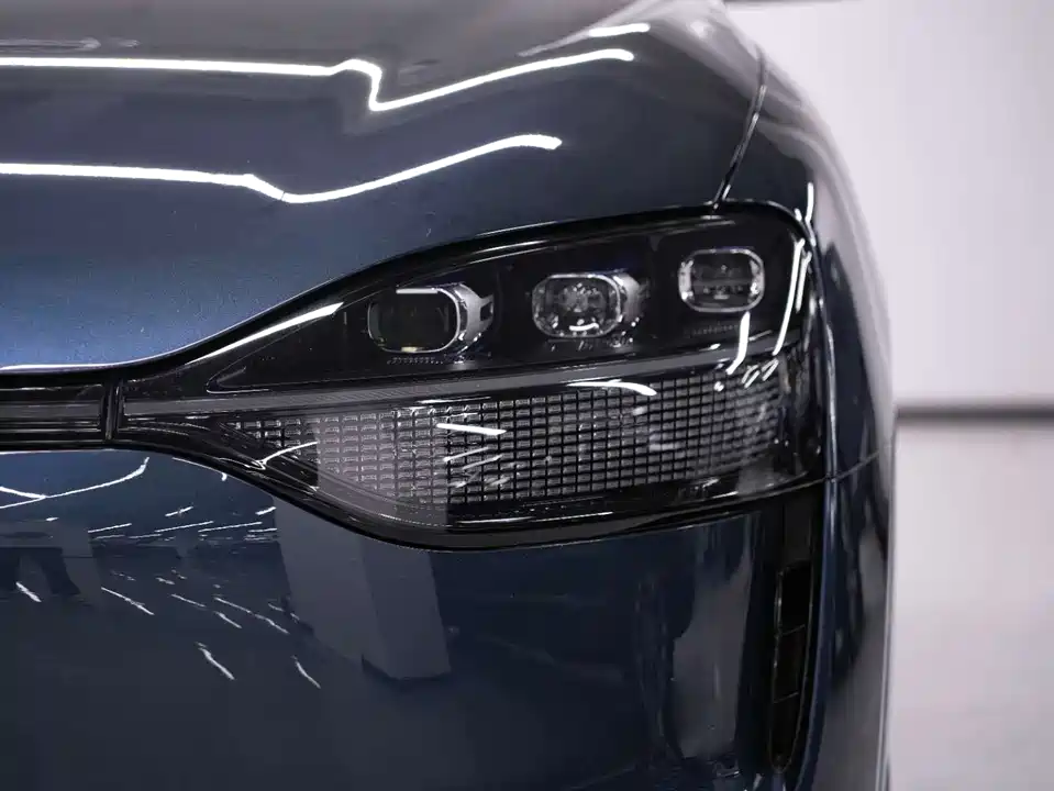 AITO Ask the world M9