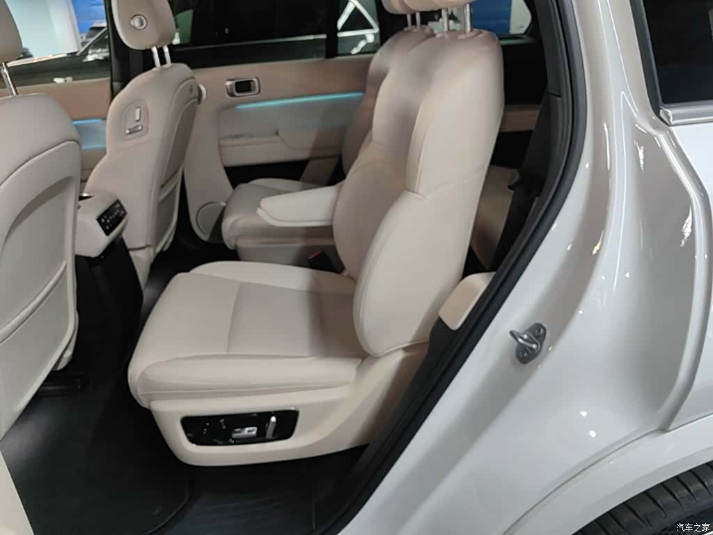 Li Auto L8, 2025 13
