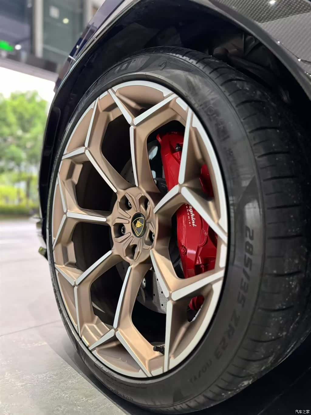 Lamborghini Urus, 2023 6
